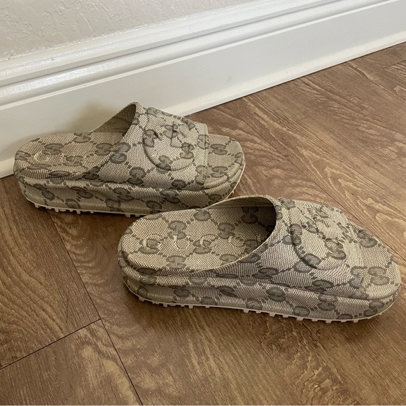 Authentic Gucci Women’s Slide Sandal with Interlocking G (Size US 9) - Picture 5 of 5